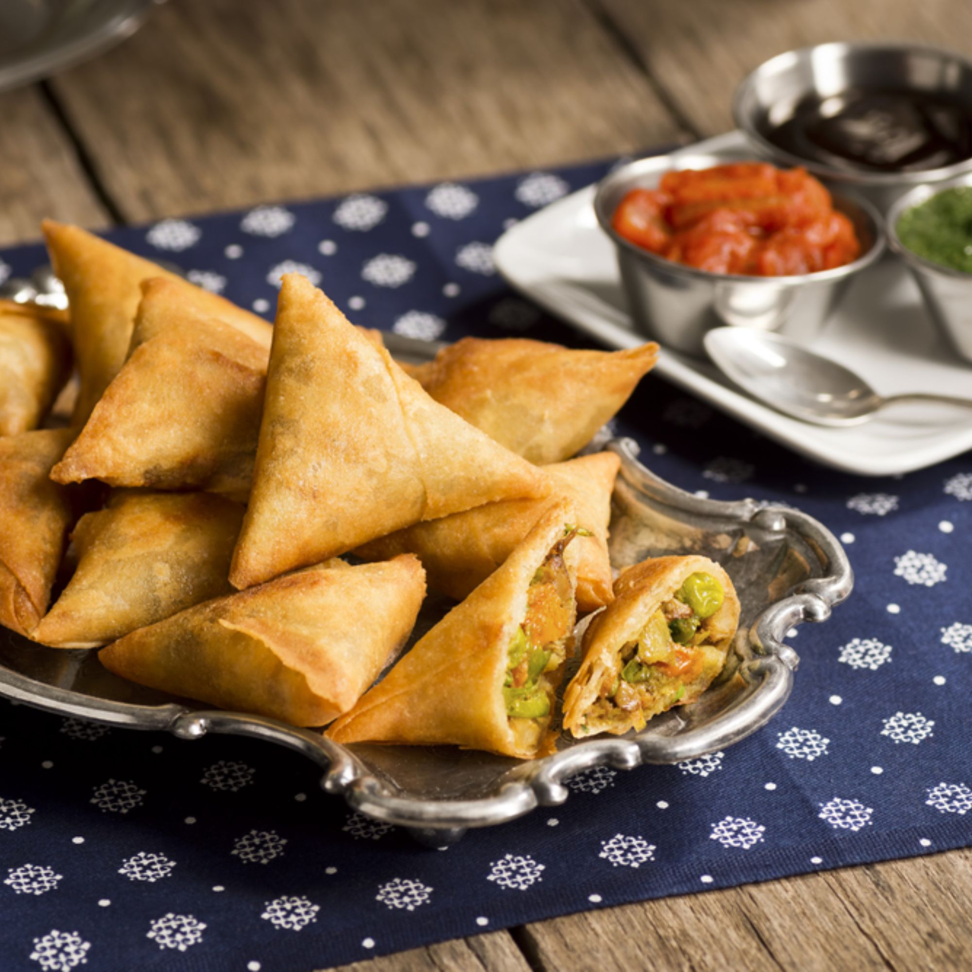 niks-veg-samosa-40g-thumbnail-1747902188074.jpg Vegetable Samosa (40g size) 1kg - Image 1